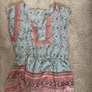 Maurice’s size large shirt